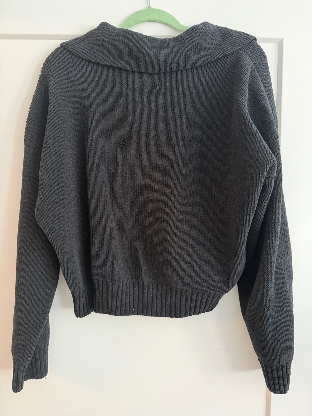 Abercrombie & Fitch Black V-Neck Collared Knit Sweater - Picture 2 of 2